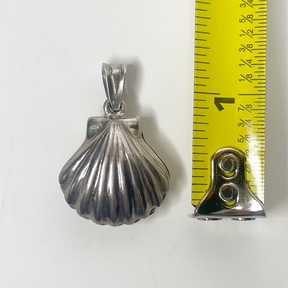 Vintage Sterling Silver Scallop Shell Necklace Pendant - Picture 6 of 6